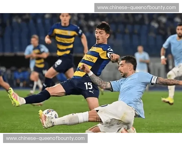 首尔FC中场绞杀战术 朴镕宇与高光民双后腰拦截体系